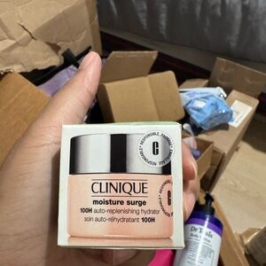 Clinique Moisture Surge 100H Hydrator in Pink and White